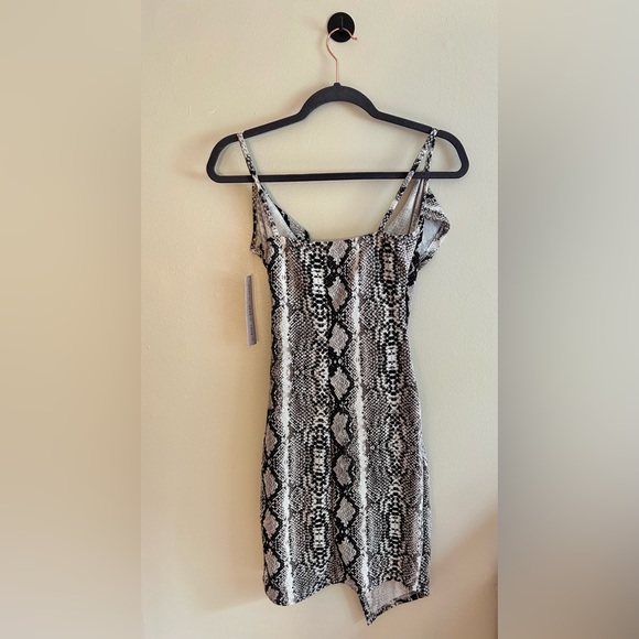 SMALL MINI SNAKESKIN PRINT DRESS. TAG ON - NEVER WORN. CRAVE FAME BRAND. - Picture 4 of 4